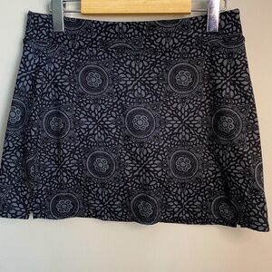 Tranquility by Colorado Clothing Women's Gray/Black Aztec Print Skort Size Small